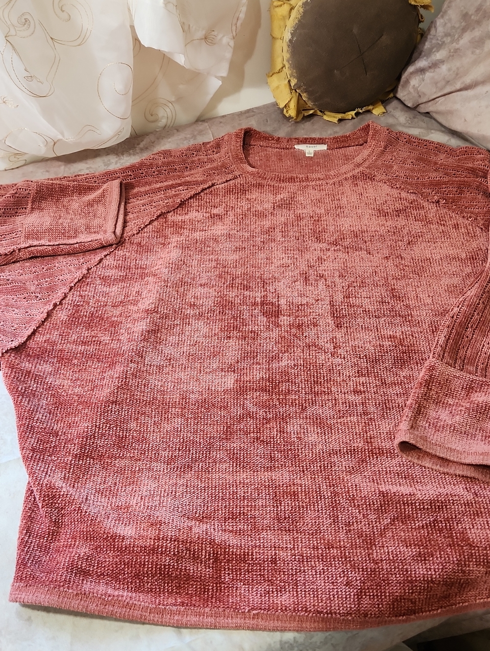 easel Rose Heathered Crewneck Sweater Wears Oversized.